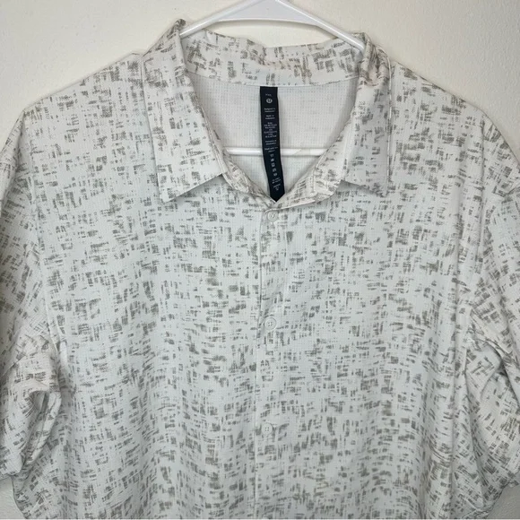 Lululemon Airing Easy Mens Short Sleeve Shirt Size XXLarge - Picture 4 of 10